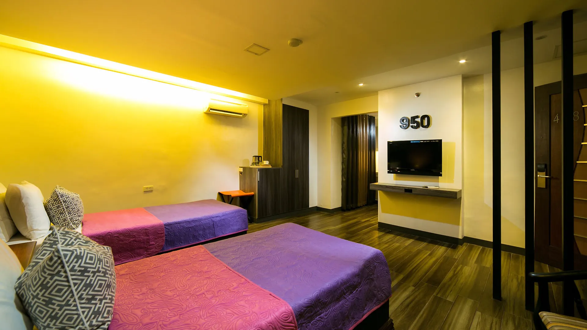 950 Condotel Angeles Filipinler